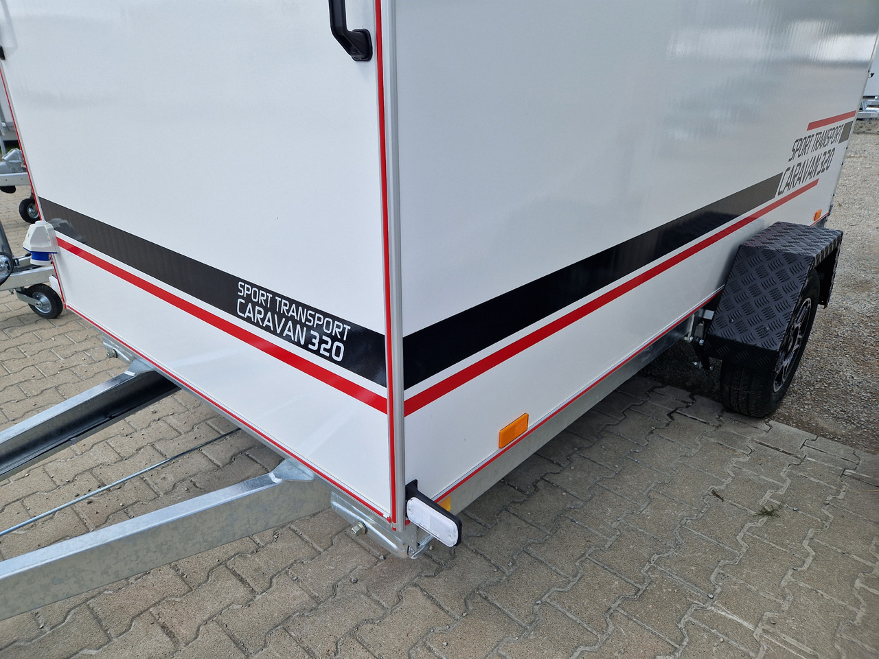 Koffer Camp TFS ST 320.01 320x150x180cm Premium Rampe Seitentür Fenster Bett 1300kg 100km/H - Caravane: photos 3 Koffer Camp TFS ST 320.01 320x150x180cm Premium Rampe Seitentür Fenster Bett 1300kg 100km/H - Caravane: photos 3