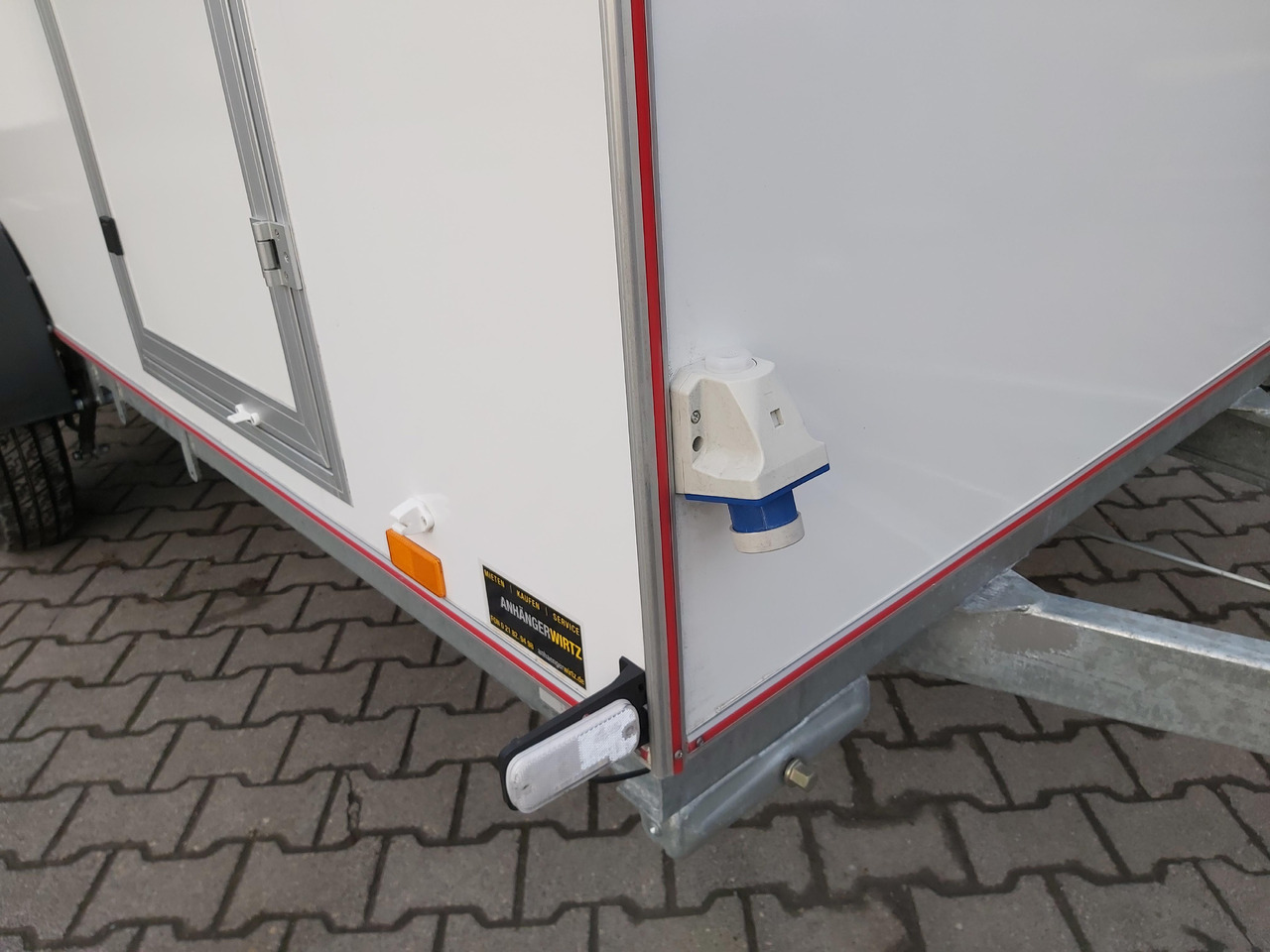 Koffer Sport Camp TFS 360.00 360x180x190cm aero Seitentür 2 Fenster+ DL IL 230V 1300kg 100km/H - Caravane: photos 5 Koffer Sport Camp TFS 360.00 360x180x190cm aero Seitentür 2 Fenster+ DL IL 230V 1300kg 100km/H - Caravane: photos 5