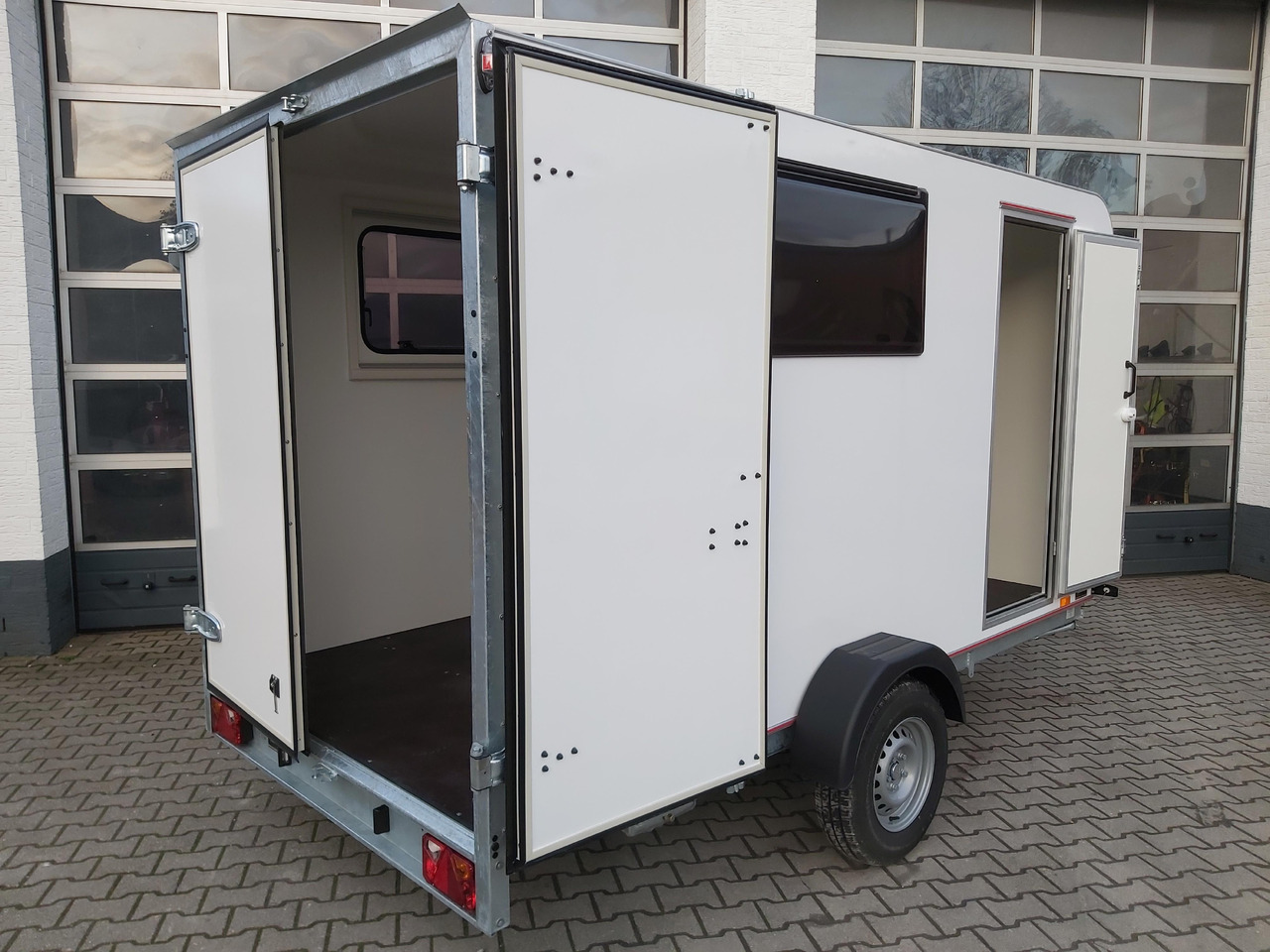 Koffer Sport Camp TFS 360.00 360x180x190cm aero Seitentür 2 Fenster+ DL IL 230V 1300kg 100km/H - Caravane: photos 4 Koffer Sport Camp TFS 360.00 360x180x190cm aero Seitentür 2 Fenster+ DL IL 230V 1300kg 100km/H - Caravane: photos 4