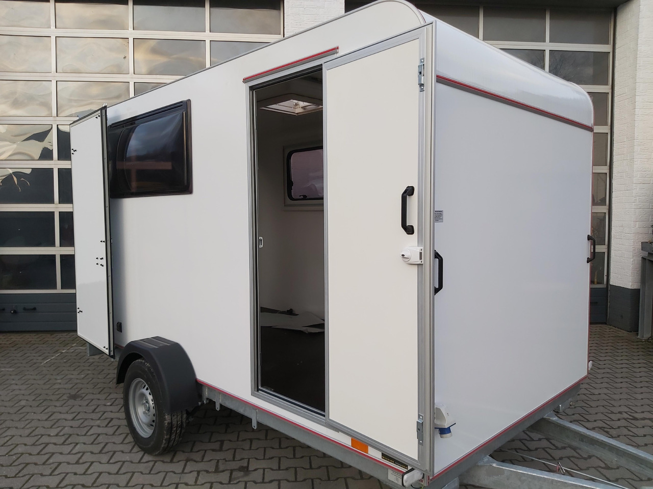 Koffer Sport Camp TFS 360.00 360x180x190cm aero Seitentür 2 Fenster+ DL IL 230V 1300kg 100km/H - Caravane: photos 3 Koffer Sport Camp TFS 360.00 360x180x190cm aero Seitentür 2 Fenster+ DL IL 230V 1300kg 100km/H - Caravane: photos 3
