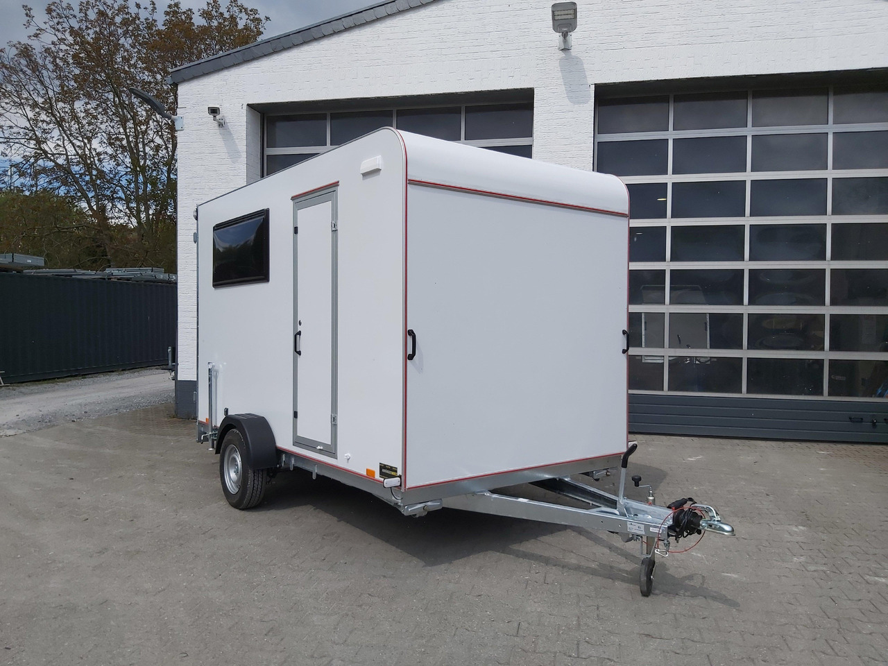 Koffer Sport Camp TFS 360.00 360x200x210cm aero Seitentür Fenster Bett (L) 1300kg 100km/H - Caravane: photos 3 Koffer Sport Camp TFS 360.00 360x200x210cm aero Seitentür Fenster Bett (L) 1300kg 100km/H - Caravane: photos 3
