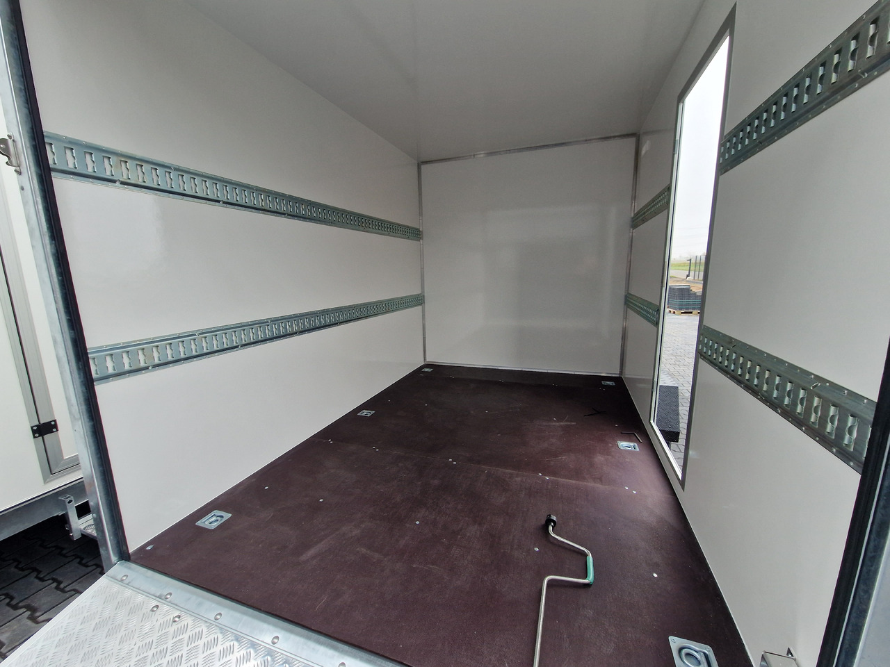 Koffer Sport Camp TFS 550.01 550x200x210cm Laderaum ST & Wohnabteil 2700kg - Caravane: photos 5 Koffer Sport Camp TFS 550.01 550x200x210cm Laderaum ST & Wohnabteil 2700kg - Caravane: photos 5