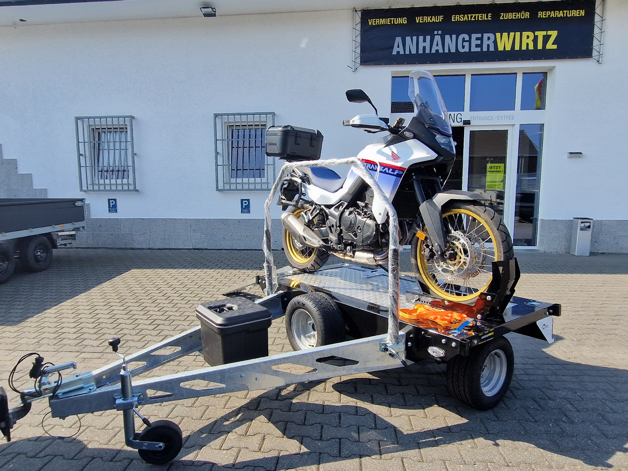Motorradanhänger Motocamp 1 750 quer 200x107cm Motorrad Roller Fahrrad black 750kg - Remorque pour moto: photos 1 Motorradanhänger Motocamp 1 750 quer 200x107cm Motorrad Roller Fahrrad black 750kg - Remorque pour moto: photos 1