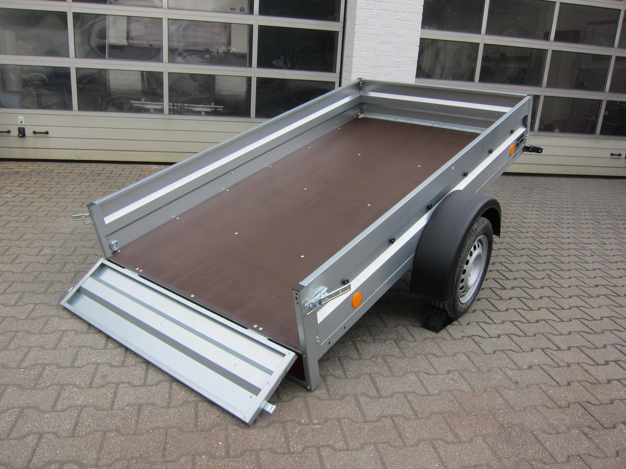 PKW Anhänger Trailstar Pratik 236 236x129x30cm ankippbar (XS) 750kg Mai Aktion - Remorque pour moto: photos 2 PKW Anhänger Trailstar Pratik 236 236x129x30cm ankippbar (XS) 750kg Mai Aktion - Remorque pour moto: photos 2