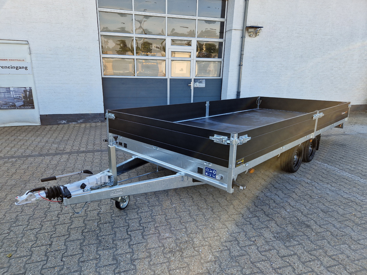 Saris PL HD 506 224 3500 2 506x224x35cm heavy duty blackline LED Beleuchtung (XXL) 3500kg - Remorque plateau: photos 2 Saris PL HD 506 224 3500 2 506x224x35cm heavy duty blackline LED Beleuchtung (XXL) 3500kg - Remorque plateau: photos 2
