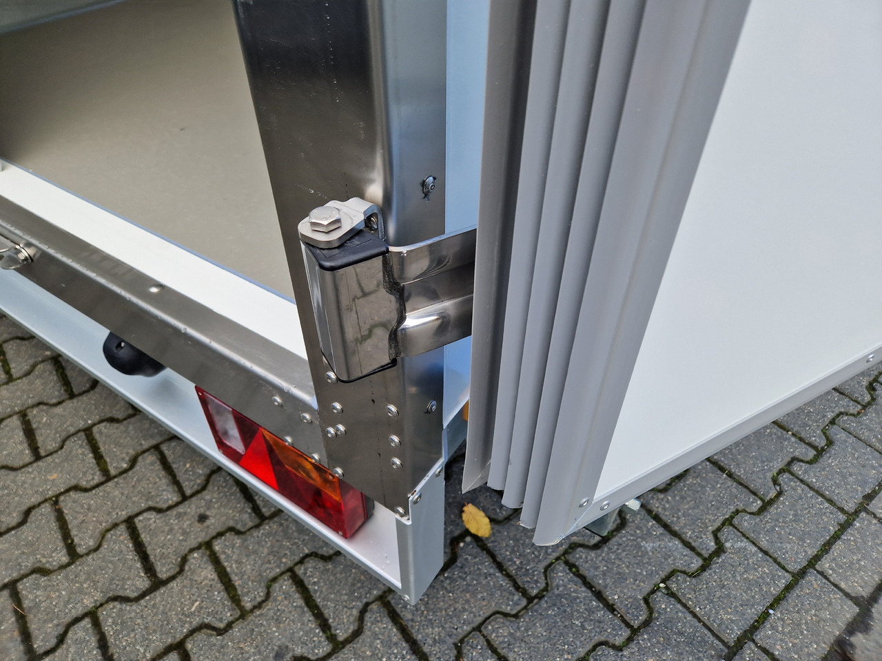 Tiefkühlanhänger AZK 2734/156 336x156x200cm 100 Frigoliner GOVI K6 bis -18°C (M) 2700kg - Remorque frigorifique: photos 3 Tiefkühlanhänger AZK 2734/156 336x156x200cm 100 Frigoliner GOVI K6 bis -18°C (M) 2700kg - Remorque frigorifique: photos 3