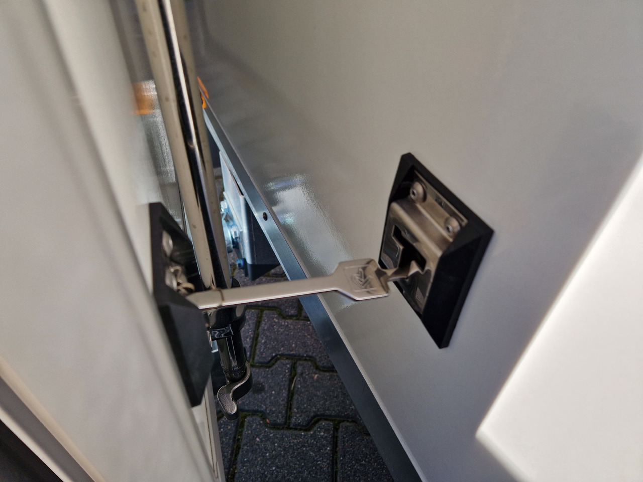 Tiefkühlanhänger AZK 2734/180 336x170x200cm 100/100 GOVI K6 bis -18°C (M) 2700kg - Remorque frigorifique: photos 4 Tiefkühlanhänger AZK 2734/180 336x170x200cm 100/100 GOVI K6 bis -18°C (M) 2700kg - Remorque frigorifique: photos 4