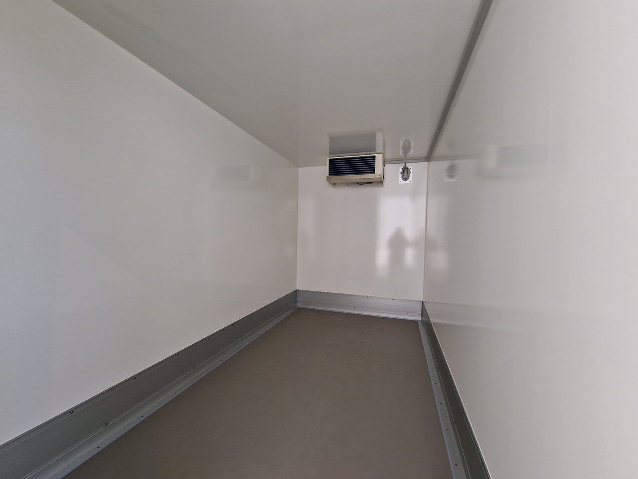 Tiefkühlanhänger AZK 2734/180 336x170x200cm 100/100 GOVI K6 bis -18°C (M) 2700kg - Remorque frigorifique: photos 3 Tiefkühlanhänger AZK 2734/180 336x170x200cm 100/100 GOVI K6 bis -18°C (M) 2700kg - Remorque frigorifique: photos 3