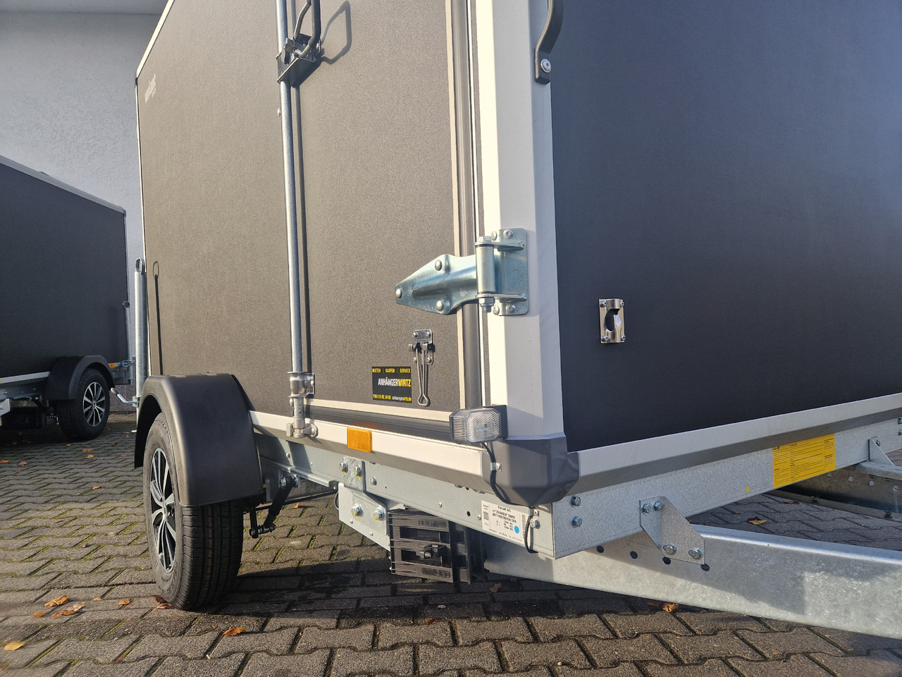 Variant C1315 C2 Edition black 258x148x157cm Alufelgen Seitentür 1350kg 100km/H black deal - Remorque fourgon: photos 3 Variant C1315 C2 Edition black 258x148x157cm Alufelgen Seitentür 1350kg 100km/H black deal - Remorque fourgon: photos 3