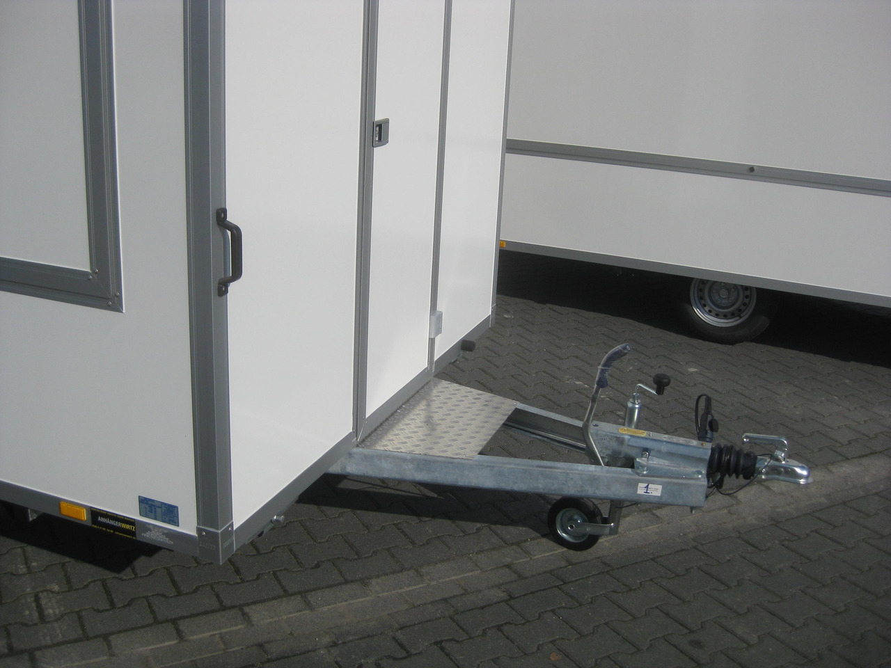 Verkaufsanhänger VKE 1337/206 370cm 2 Verkaufsklappen Tür vorn Multi Leerwagen (L) 1300 kg - Remorque magasin: photos 2 Verkaufsanhänger VKE 1337/206 370cm 2 Verkaufsklappen Tür vorn Multi Leerwagen (L) 1300 kg - Remorque magasin: photos 2