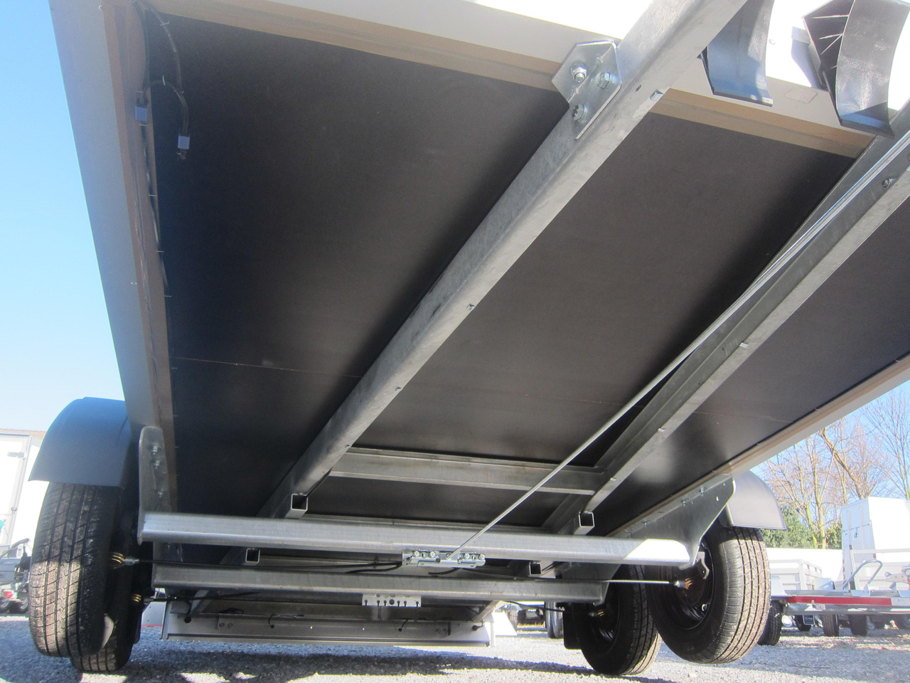 Remorque fourgon WM Meyer Koffer AZ 2740/185 S35 + Heckrampe 401x185x205cm (XL) 2700kg Januar Aktion Modell 2024: photos 9 Remorque fourgon WM Meyer Koffer AZ 2740/185 S35 + Heckrampe 401x185x205cm (XL) 2700kg Januar Aktion Modell 2024: photos 9