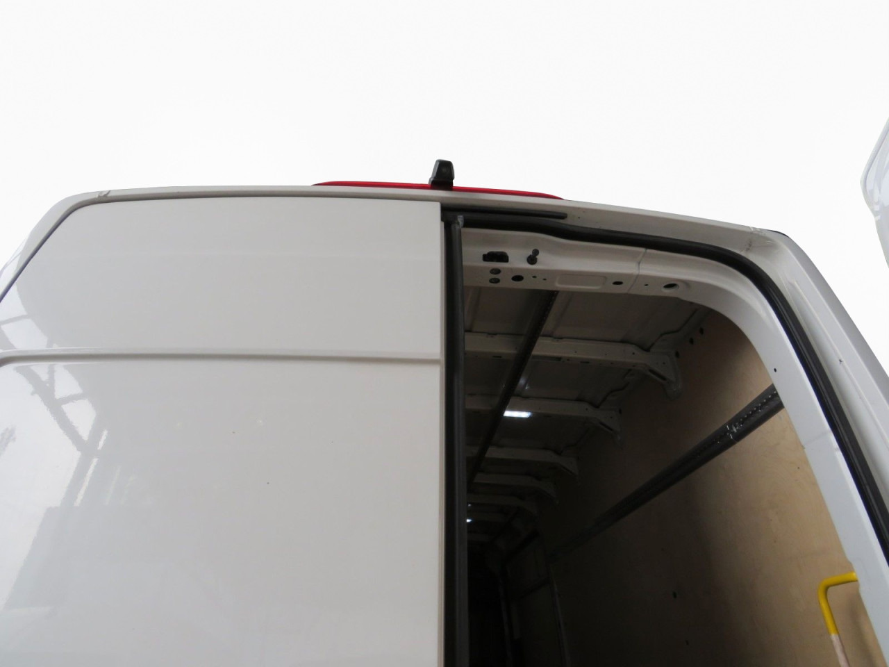 VOLKSWAGEN Crafter 35 L4H3 Kasten Euro6 Klima ZV - Fourgon utilitaire: photos 4 VOLKSWAGEN Crafter 35 L4H3 Kasten Euro6 Klima ZV - Fourgon utilitaire: photos 4