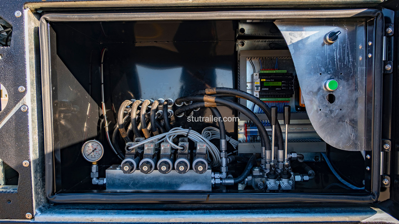 STU 4 Car Carrier Trailer / 2 Axle Car Carrier Trailer - Semi-remorque porte-voitures: photos 4 STU 4 Car Carrier Trailer / 2 Axle Car Carrier Trailer - Semi-remorque porte-voitures: photos 4