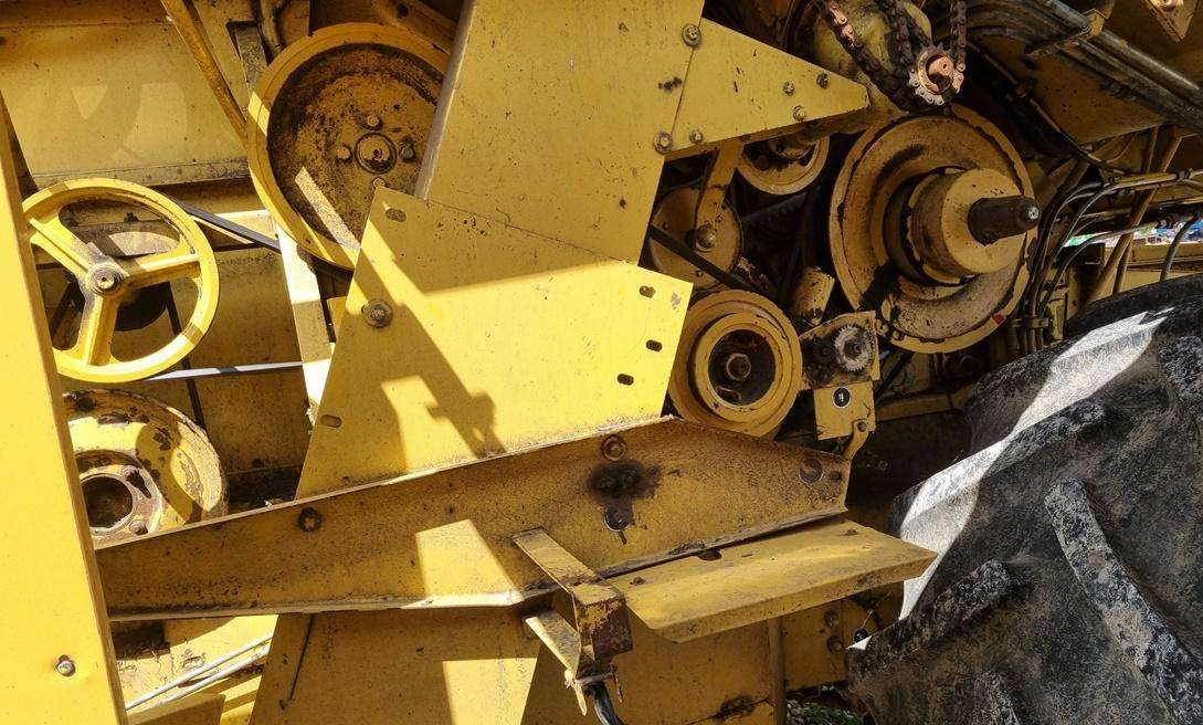 New Holland TX36 - Moissonneuse-batteuse: photos 5 New Holland TX36 - Moissonneuse-batteuse: photos 5