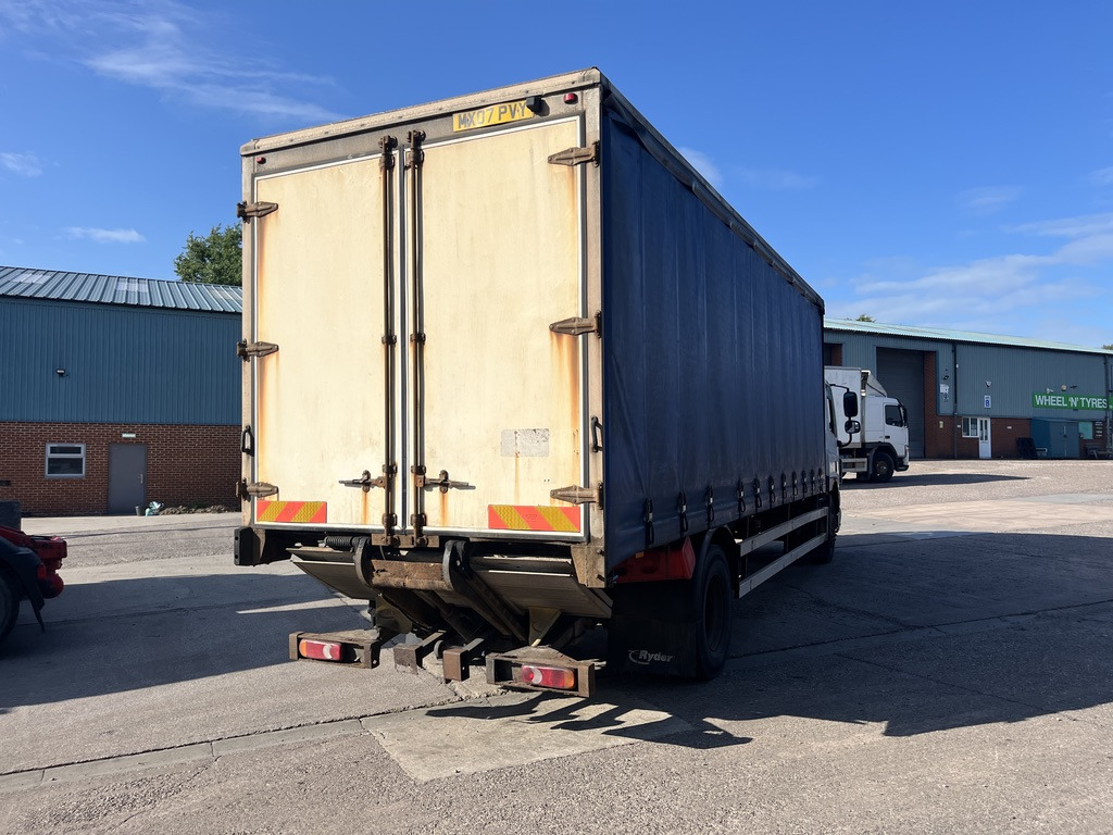 Daf 65CF 220 4x2 Curtain side - Camion à rideaux coulissants: photos 4 Daf 65CF 220 4x2 Curtain side - Camion à rideaux coulissants: photos 4