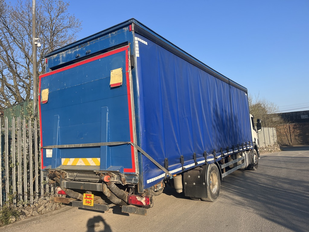 Scania P230 4x2 Curtain side - Camion à rideaux coulissants: photos 3 Scania P230 4x2 Curtain side - Camion à rideaux coulissants: photos 3