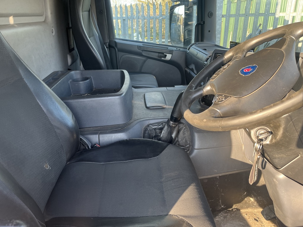 Scania P230 4x2 Curtain side - Camion à rideaux coulissants: photos 5 Scania P230 4x2 Curtain side - Camion à rideaux coulissants: photos 5