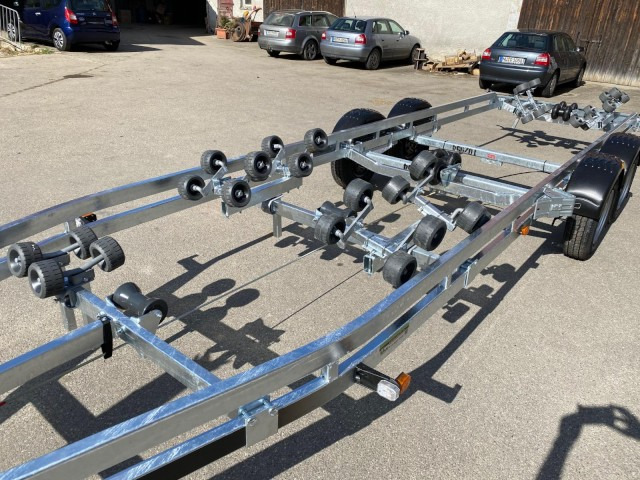 Brenderup Brenderup Premium Bootsanhänger 303500TB SRX mit Superrollen, 3,5 to. 8,7m/ 30 Fuß - Remorque bateau: photos 5 Brenderup Brenderup Premium Bootsanhänger 303500TB SRX mit Superrollen, 3,5 to. 8,7m/ 30 Fuß - Remorque bateau: photos 5