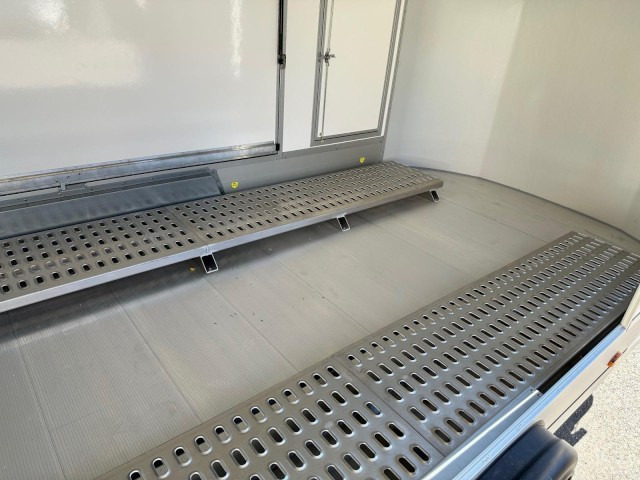 Cheval Liberte Debon Roadster 1000 Sandwich 3500 kg, 100 km/h, 495x200x202cm - Remorque fourgon: photos 5 Cheval Liberte Debon Roadster 1000 Sandwich 3500 kg, 100 km/h, 495x200x202cm - Remorque fourgon: photos 5