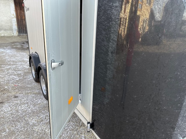 Cheval Liberte Debon Roadster 800 Alu + Türe 3500 kg, 100 km/h, 435x202x202cm - Remorque fourgon: photos 5 Cheval Liberte Debon Roadster 800 Alu + Türe 3500 kg, 100 km/h, 435x202x202cm - Remorque fourgon: photos 5