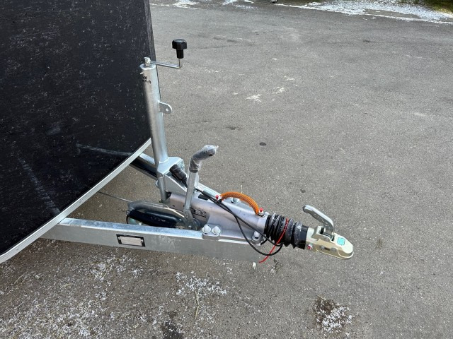 Cheval Liberte Debon Roadster 800 Alu + Türe 3500 kg, 100 km/h, 435x202x202cm - Remorque fourgon: photos 2 Cheval Liberte Debon Roadster 800 Alu + Türe 3500 kg, 100 km/h, 435x202x202cm - Remorque fourgon: photos 2