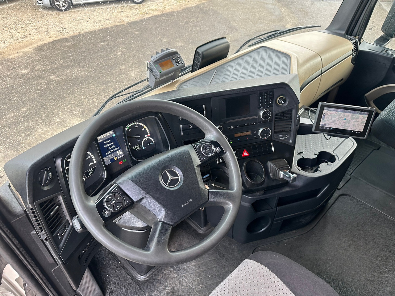 MERCEDES-BENZ actros 18.42 4x2 Gas-Kühlfahrzeug - Camion frigorifique: photos 3 MERCEDES-BENZ actros 18.42 4x2 Gas-Kühlfahrzeug - Camion frigorifique: photos 3