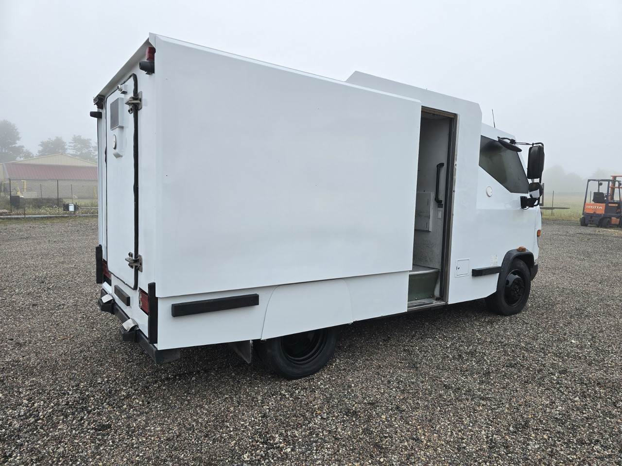 Mercedes Vario 816 - Fourgon blindé: photos 4 Mercedes Vario 816 - Fourgon blindé: photos 4