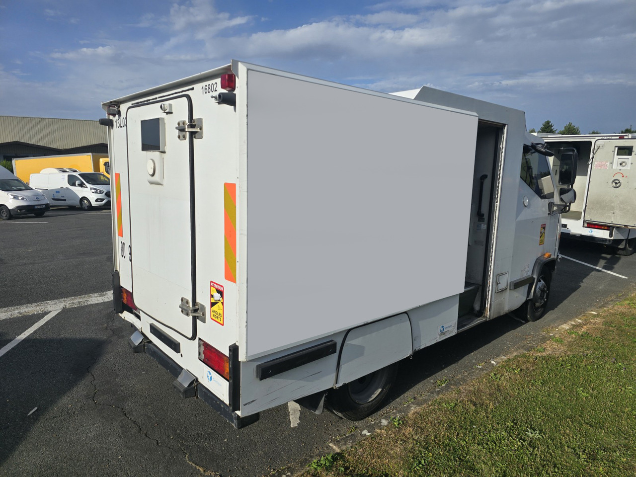 Mercedes Vario 816 - Fourgon blindé: photos 3 Mercedes Vario 816 - Fourgon blindé: photos 3