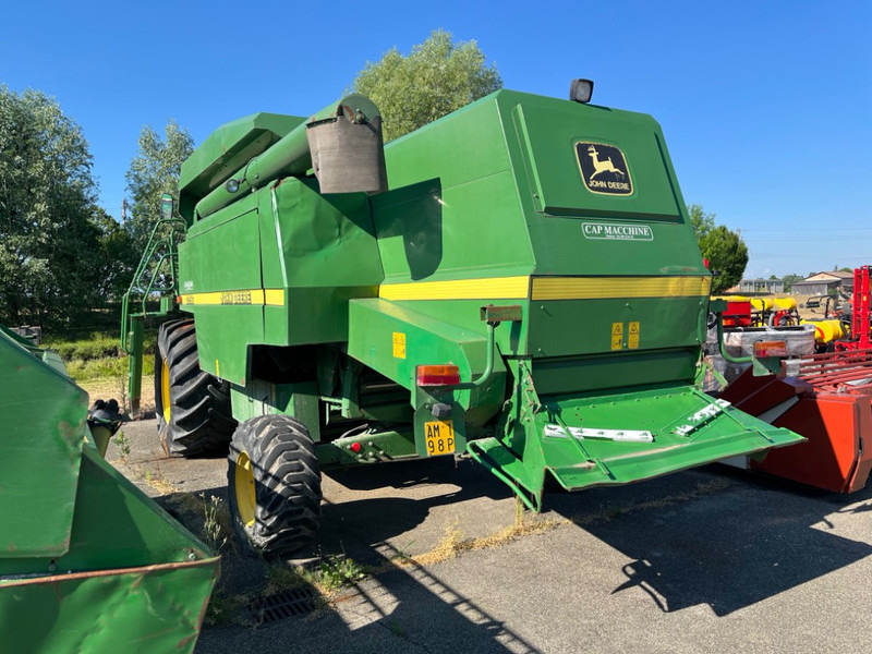 John Deere 2256 - Moissonneuse-batteuse: photos 2 John Deere 2256 - Moissonneuse-batteuse: photos 2