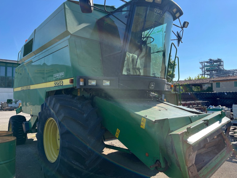 John Deere 2256 - Moissonneuse-batteuse: photos 5 John Deere 2256 - Moissonneuse-batteuse: photos 5