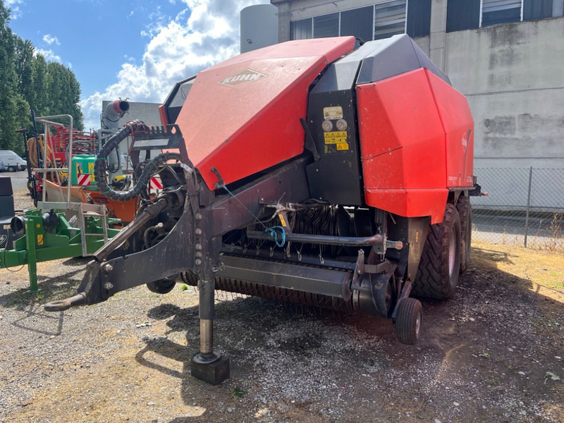 Kuhn LSB 1290 - Presse à balles cubiques: photos 1 Kuhn LSB 1290 - Presse à balles cubiques: photos 1