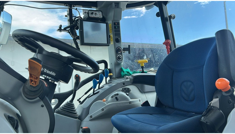 New Holland T 5.105 Smart Trax - Tracteur agricole: photos 4 New Holland T 5.105 Smart Trax - Tracteur agricole: photos 4