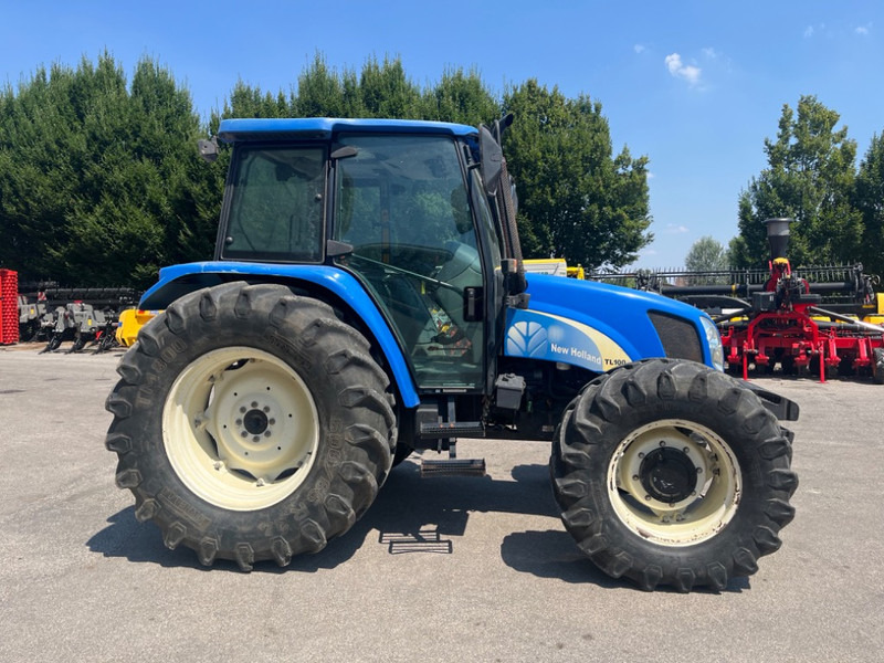 New Holland TL 100 A - Tracteur agricole: photos 4 New Holland TL 100 A - Tracteur agricole: photos 4