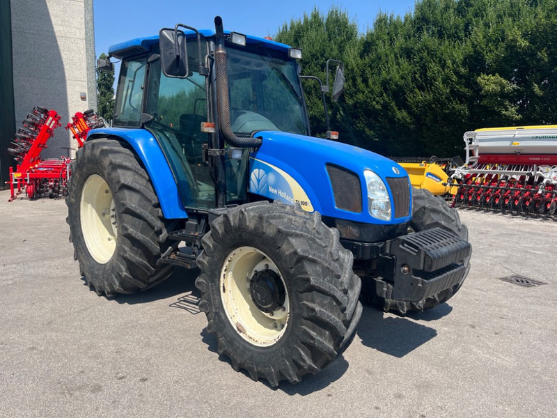 New Holland TL 100 A - Tracteur agricole: photos 3 New Holland TL 100 A - Tracteur agricole: photos 3