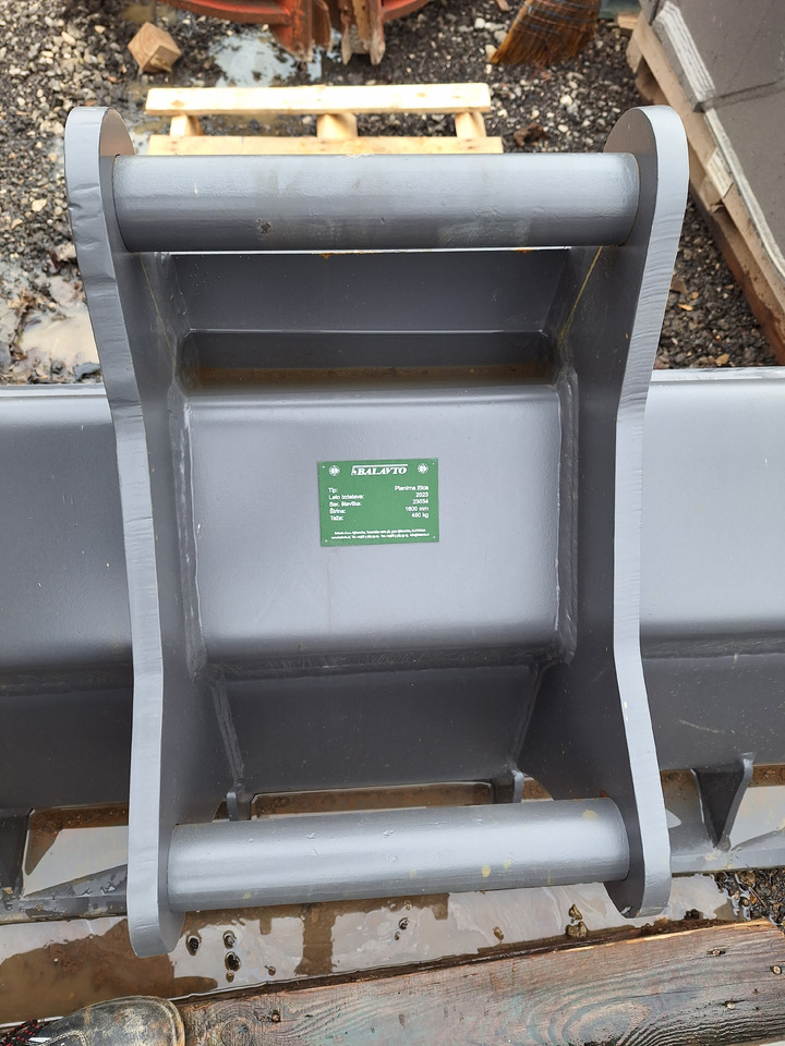 BALAVTO Slope bucket 1600 mm Volvo S60 - Godet: photos 3 BALAVTO Slope bucket 1600 mm Volvo S60 - Godet: photos 3