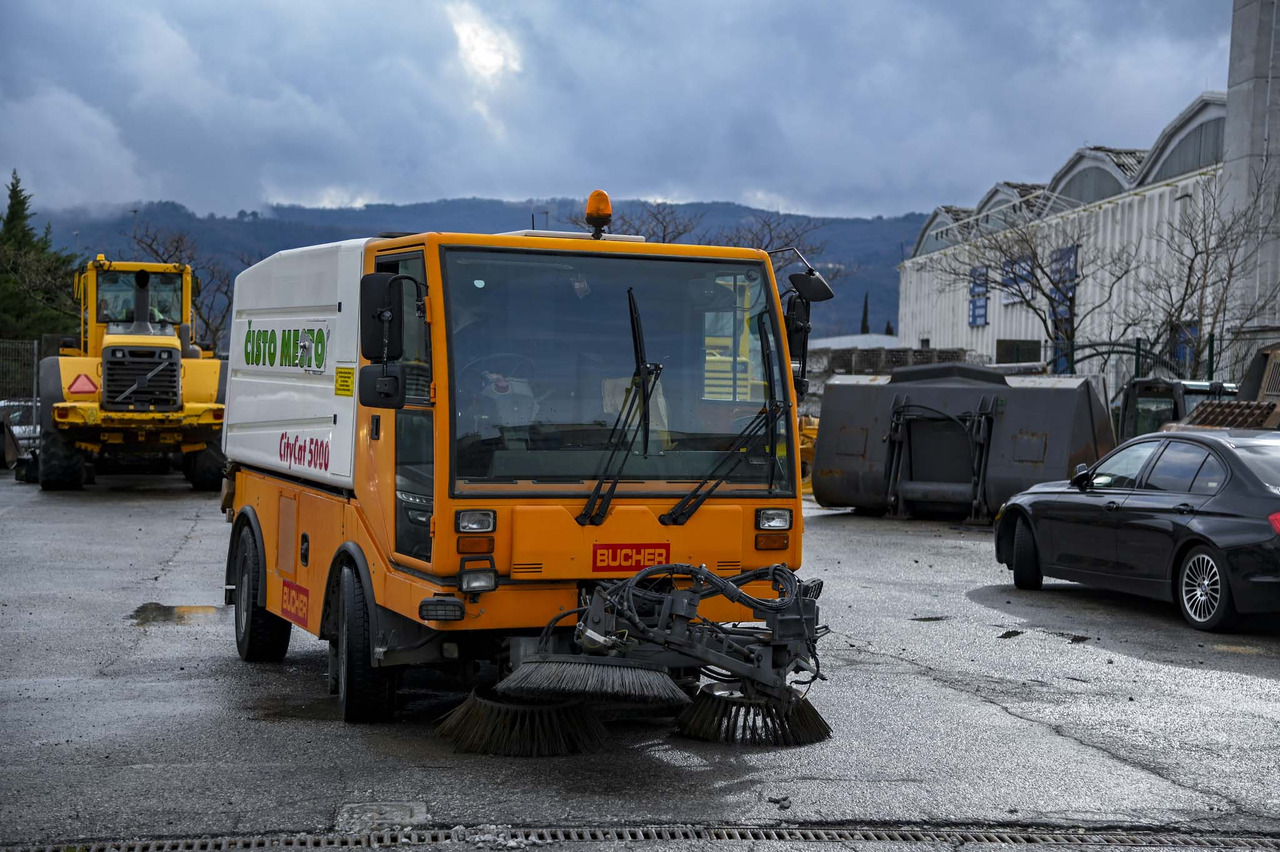 Bucher Schorling CC 5000 City Cat - Balayeuse de voirie: photos 1 Bucher Schorling CC 5000 City Cat - Balayeuse de voirie: photos 1
