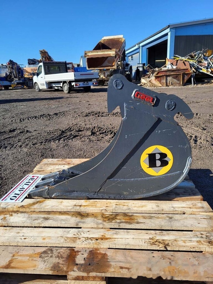 Geel Narrow digging bucket 300 mm SW020 - Godet pour pelle: photos 2 Geel Narrow digging bucket 300 mm SW020 - Godet pour pelle: photos 2