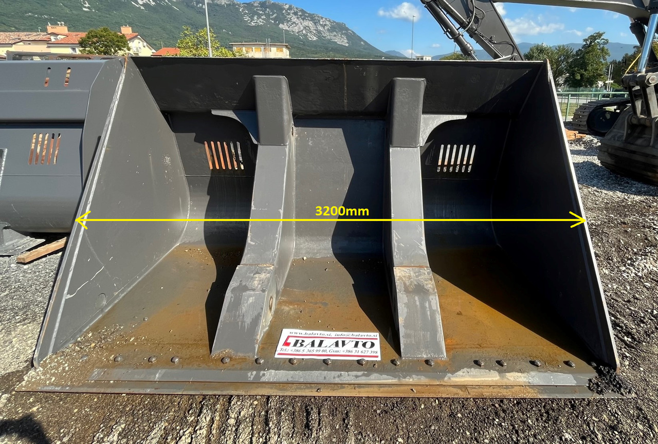 Loader bucket 3200 mm - Godet pour chargeur: photos 2 Loader bucket 3200 mm - Godet pour chargeur: photos 2
