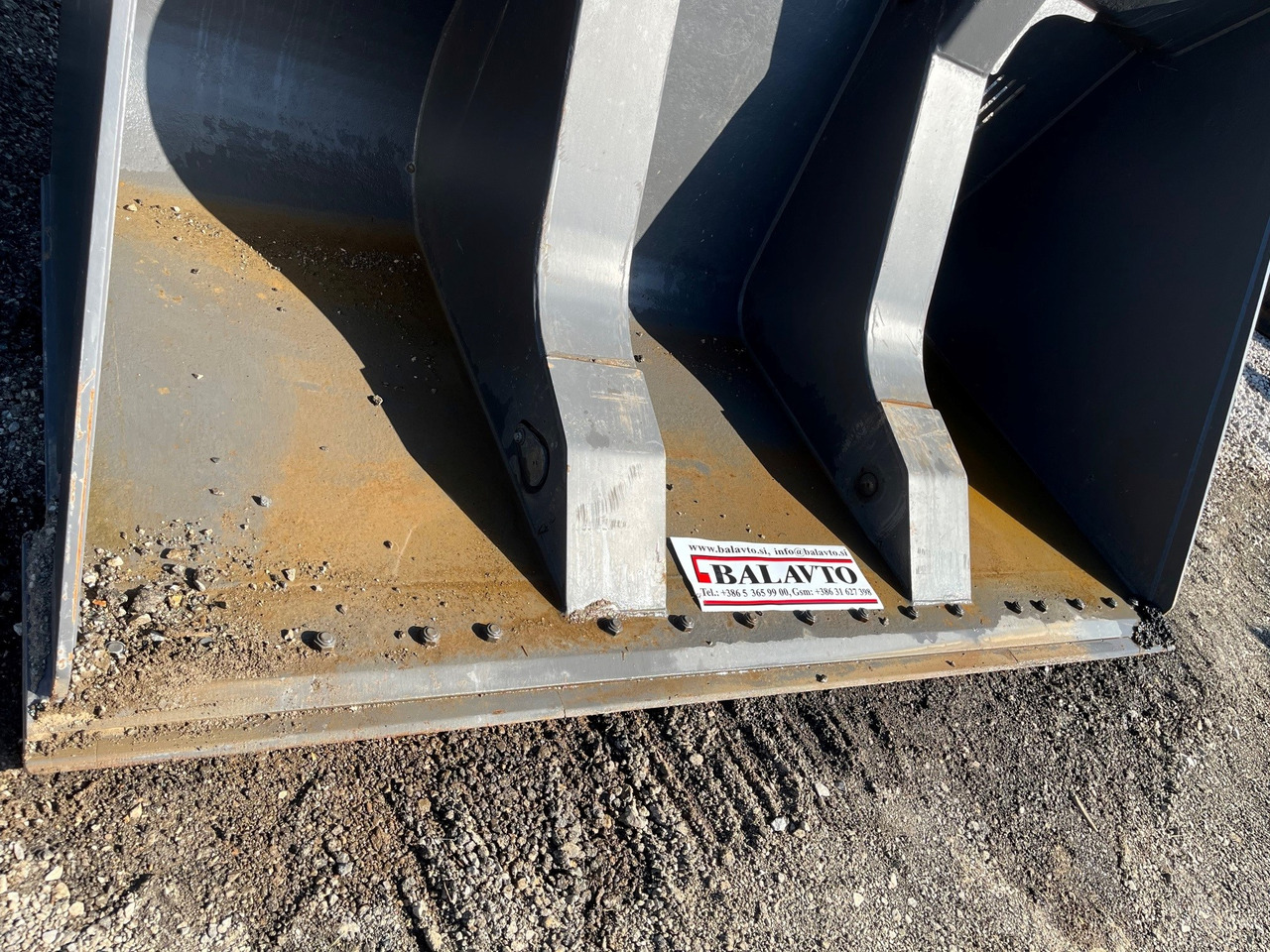 Loader bucket 3200 mm - Godet pour chargeur: photos 4 Loader bucket 3200 mm - Godet pour chargeur: photos 4