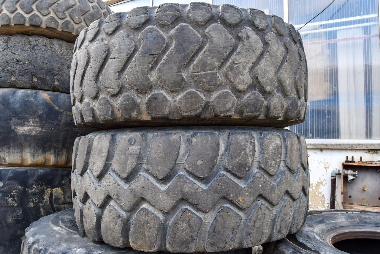 Michelin 23.5R25 - Pneu pour Chargeuse sur pneus: photos 4 Michelin 23.5R25 - Pneu pour Chargeuse sur pneus: photos 4