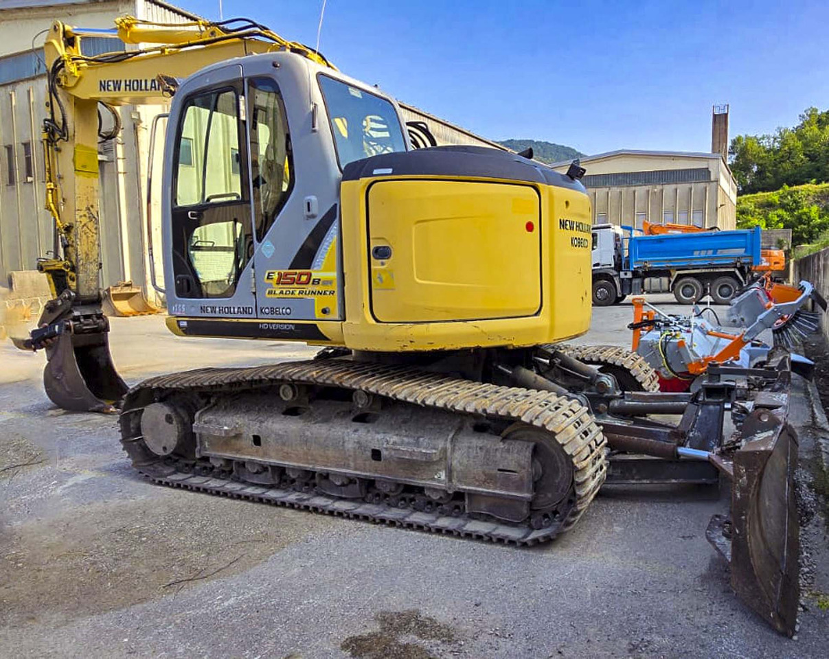 New Holland Kobelco E150BSR-2 Blade Runner - Pelle sur chenille: photos 1 New Holland Kobelco E150BSR-2 Blade Runner - Pelle sur chenille: photos 1