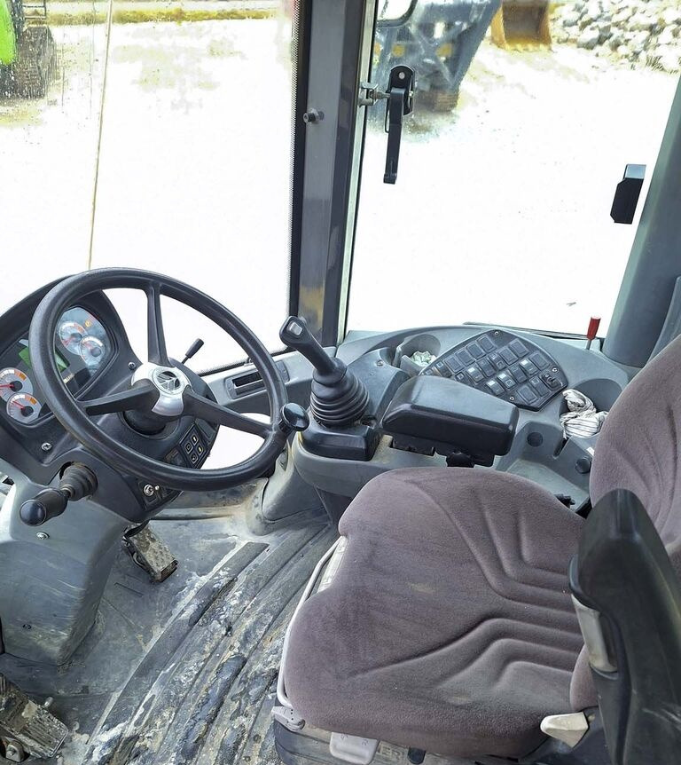 New Holland W270B - Chargeuse sur pneus: photos 1 New Holland W270B - Chargeuse sur pneus: photos 1