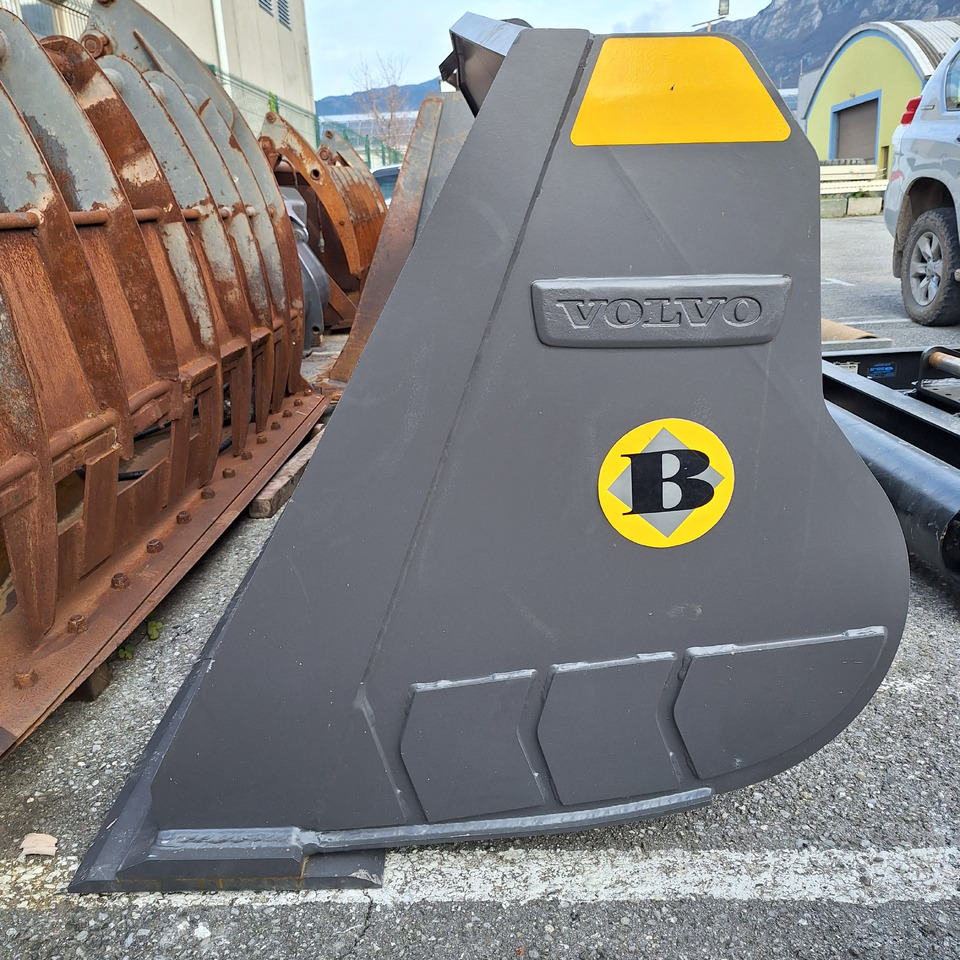 VOLVO 2880 mm for 18-22 ton wheel loaders - Godet pour chargeur pour Engins de chantier: photos 2 VOLVO 2880 mm for 18-22 ton wheel loaders - Godet pour chargeur pour Engins de chantier: photos 2