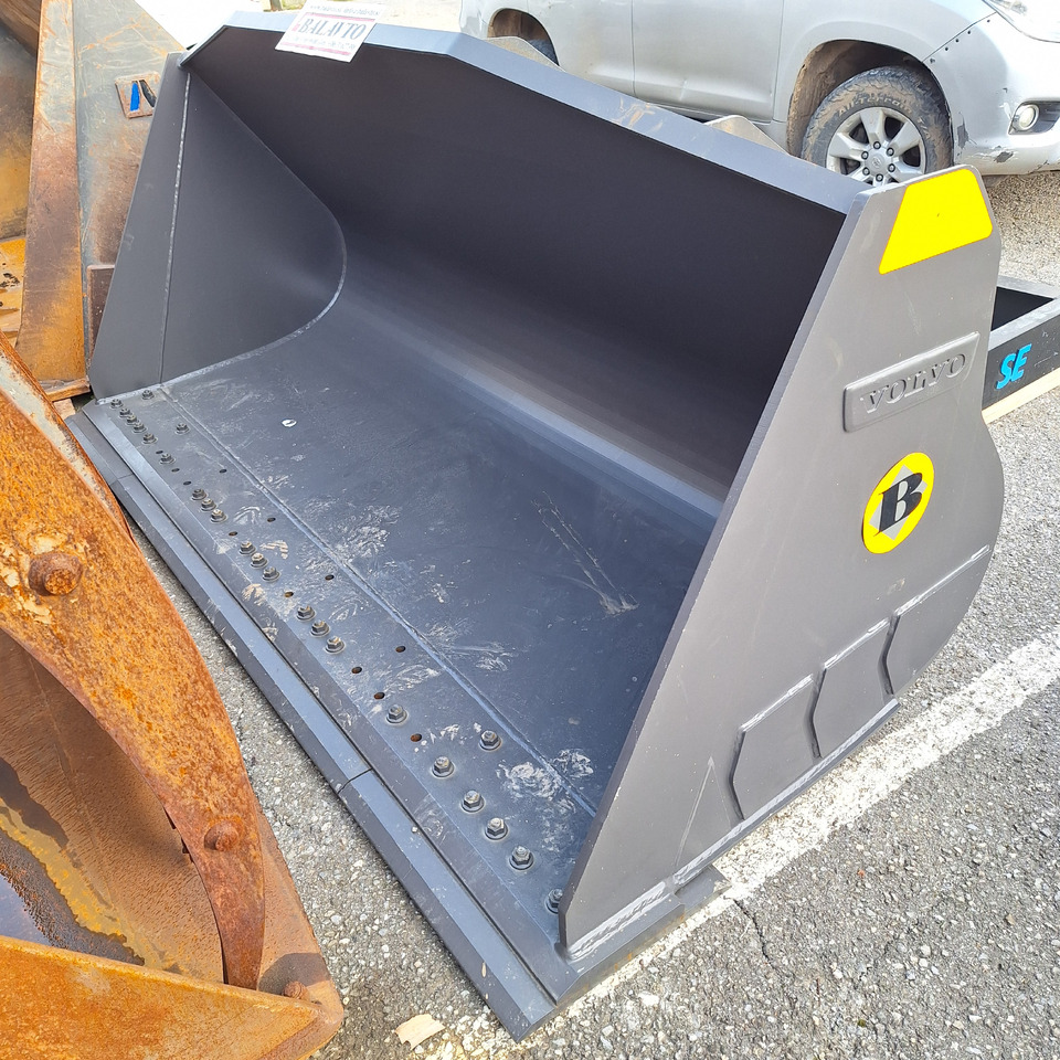 VOLVO 2880 mm for 18-22 ton wheel loaders - Godet pour chargeur pour Engins de chantier: photos 1 VOLVO 2880 mm for 18-22 ton wheel loaders - Godet pour chargeur pour Engins de chantier: photos 1