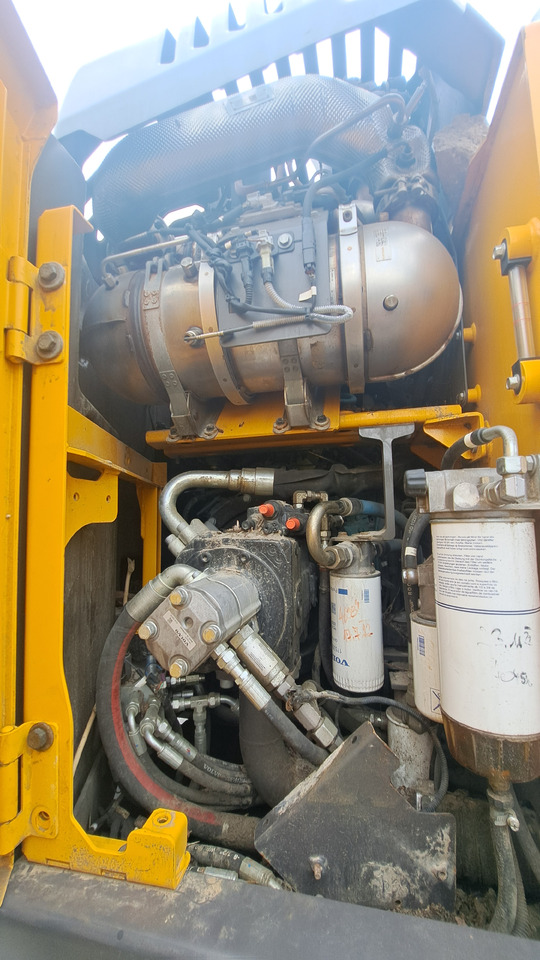 VOLVO EWR150E - Pelle sur pneus: photos 4 VOLVO EWR150E - Pelle sur pneus: photos 4