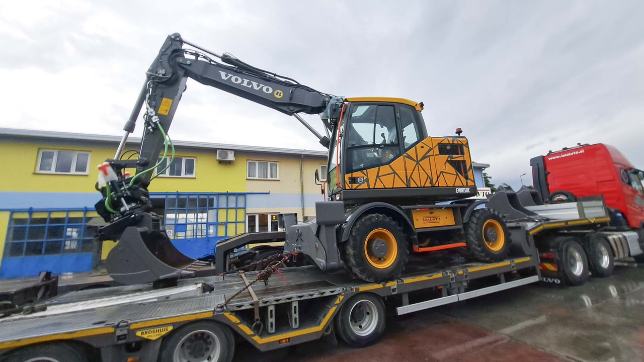 VOLVO EWR150E - Pelle sur pneus: photos 2 VOLVO EWR150E - Pelle sur pneus: photos 2