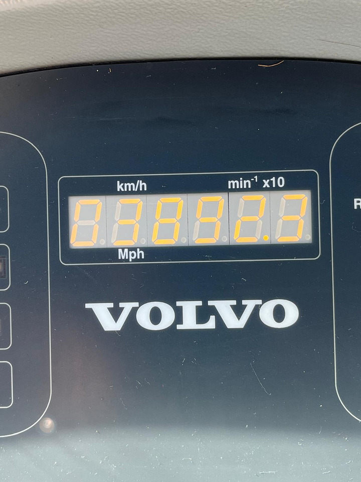 Chargeuse sur pneus VOLVO L35B: photos 17 Chargeuse sur pneus VOLVO L35B: photos 17