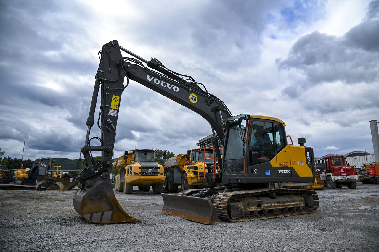Volvo EC140E - Pelle sur chenille: photos 1 Volvo EC140E - Pelle sur chenille: photos 1