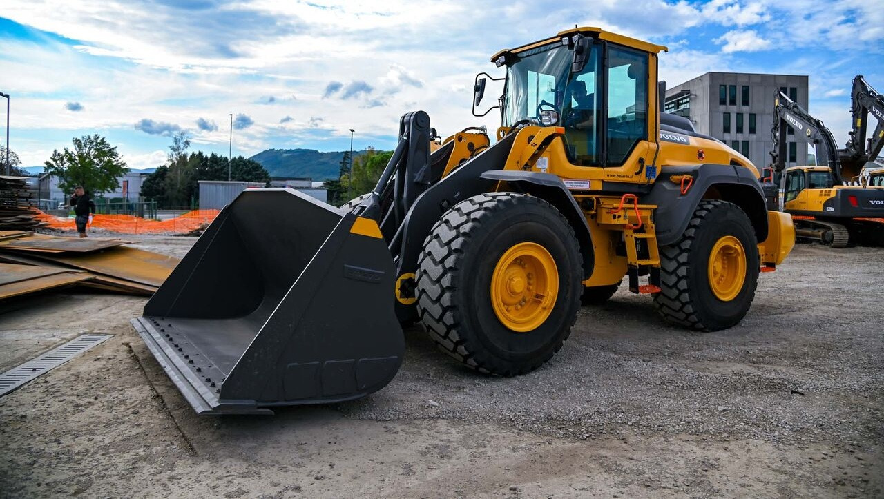 Volvo L110H - Chargeuse sur pneus: photos 1 Volvo L110H - Chargeuse sur pneus: photos 1