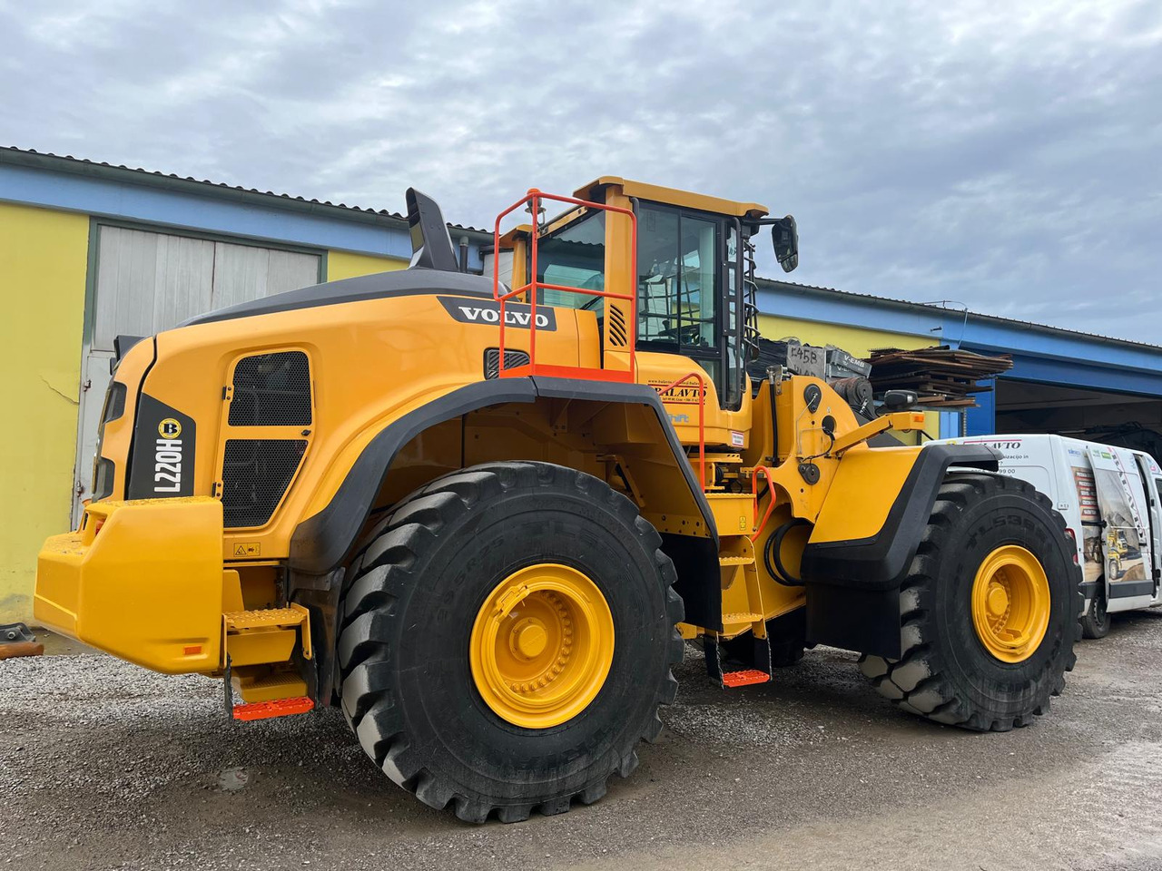 Volvo L220H - Chargeuse sur pneus: photos 1 Volvo L220H - Chargeuse sur pneus: photos 1